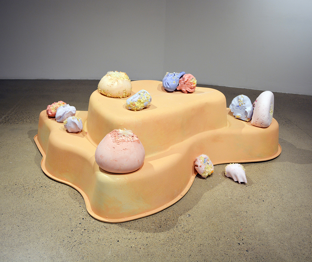 Artwork Zoe Schneider, large sculpture with pastel plaster forms