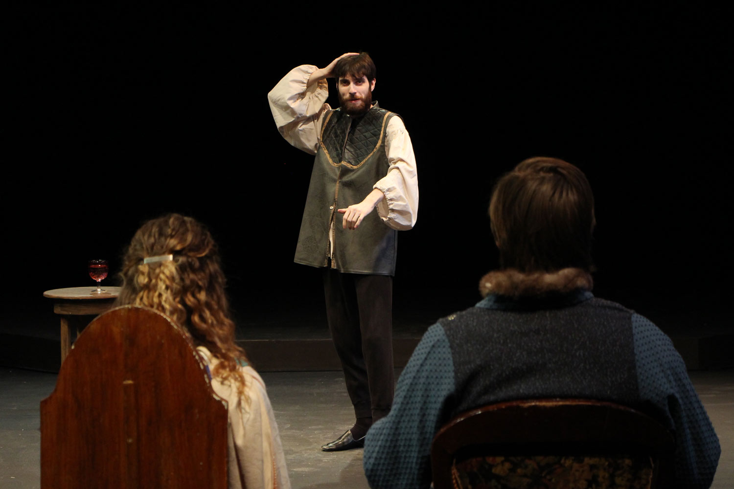Colin Gibbings performs as Geoffrey Chaucer before a campus audience and actors in the roles of King Richard and Queen Anne. Credit: Christopher Putnam.