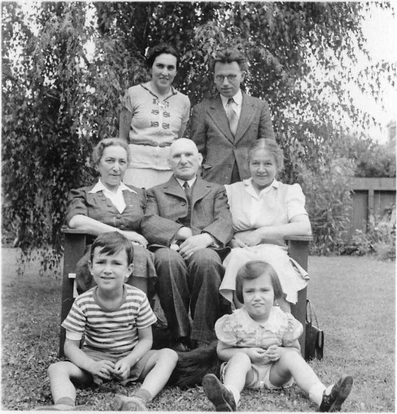 A 1942 family photo in Saskatoon. Back row: Luise and Gerhard Herzberg. Middle row: Luise’s parents Elsbeth and Paul Oettinger with Gerhard’s mother, Ella Svendsoy (right). Front row: the Herzbergs’ children, Paul and Agnes.