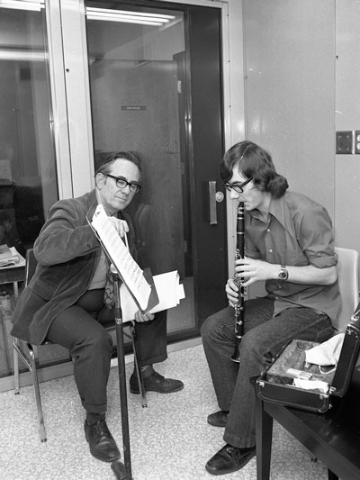 David Kaplan instructs a clarinet student in 1974. (University of Saskatchewan, University Archives and Special Collections, Photograph Collection, A-10623)